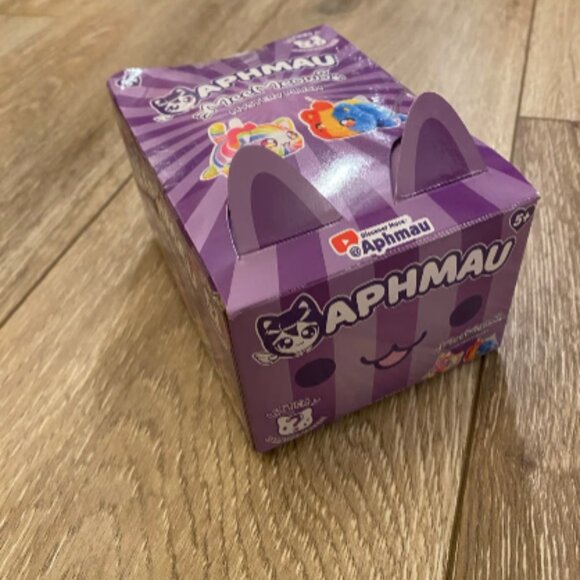 Aphmau MeeMeows Litter 7 Carnival Treats Confirmed Chocolate Dipped Banana - Picture 2 of 3